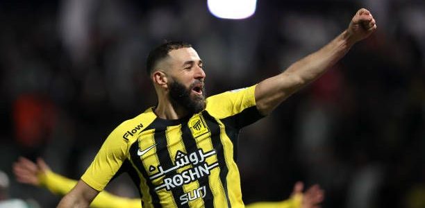 بالصور: بنزيما يوثق إبداع جماهير الاتحاد
